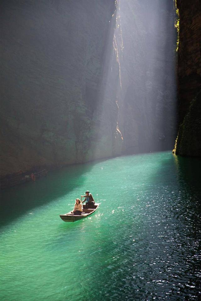 鹤峰屏山：“船浮空中”醉游人