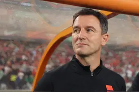 国足启程前往阿布扎比，以谦逊态度备战亚洲杯图片