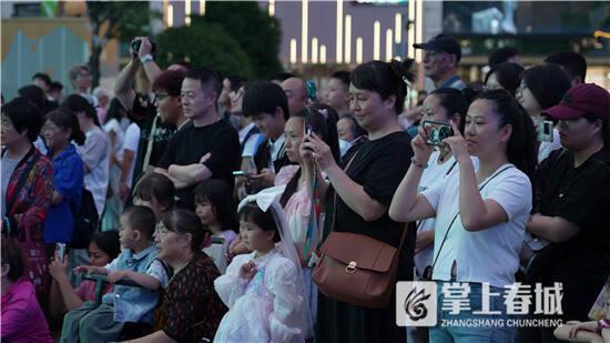 精彩不停！五华城市剧场花灯专场持续升温暑期文旅“烟火气”