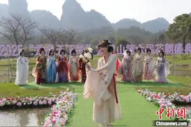“十二花神”现身江西龙虎山 上演春日里的国风浪漫图片