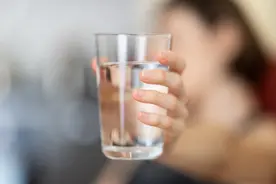 吃完饭就泛酸的人，食管可能正默默承受患癌风险……图片