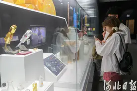 河北秦皇岛：走进玻璃博物馆图片