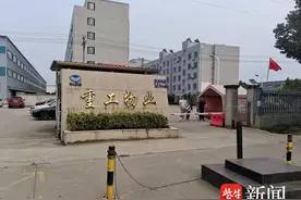 【有事找紫牛】帮忙找人干“钟点工”，活干完了，却被告知要签“承包协议”才能领到工资图片