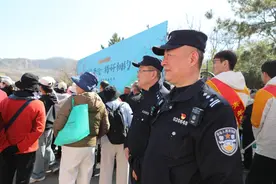 花漾李沧 梅园绽放好风“警”图片