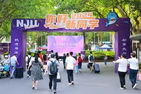 谈哲敏校长看望南京大学2024级本科新生图片