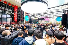 新版奖杯空降重庆！海信携手FIFA开启世俱杯中国时间图片