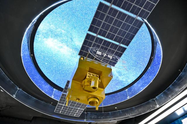 为基本实现社会主义现代化奠定更加坚实的基础——《中共中央关于制定国民经济和社会发展第十五个五年规划的建议》诞生记