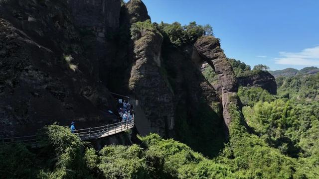 龙虎山爆改潮人打卡地？不只看风景，还要玩出圈！
