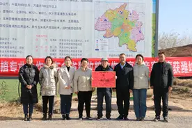 亩产破纪录，奖励一吨肥图片