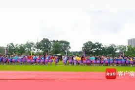 组图 | 2024年海口市中小学生乒乓球比赛举行图片