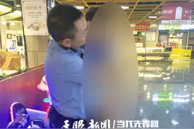 萌娃走失 民警化身“临时奶爸” 平安送回家人身边图片