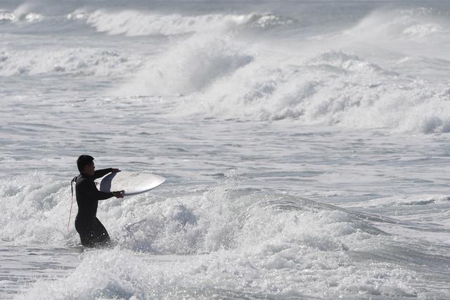 （外代一线）美国加州遭遇暴风雨侵袭