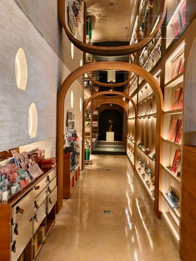 在杭州街头C位出道！最近这几个地方有点热闹，你去打卡了吗