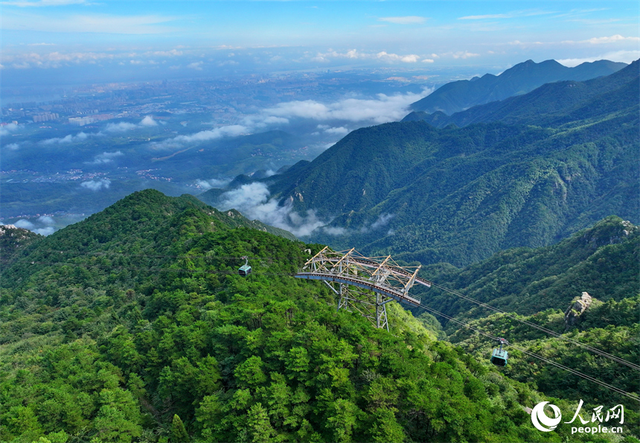 江西庐山：一“缆”胜景