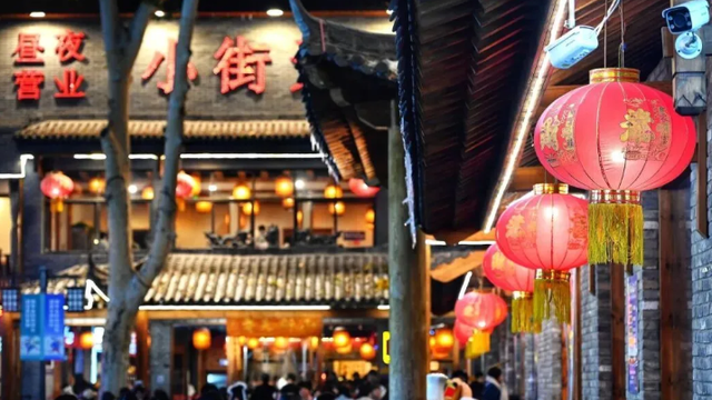 最近，洛阳人都在钻商场，怎么回事？