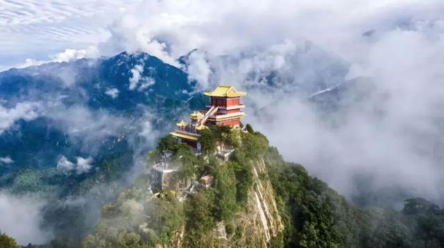 冉冉秋光色，今日又重阳！快用一场登高赏景晒一晒潮湿的心情~