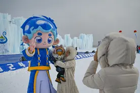 2024新疆热雪节暨第八届赛里木湖冰雪旅游季启幕图片