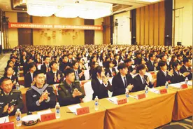 改革路上书写青春荣光图片