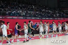 地质中学逆转精英联队，耐高联赛打响新一季图片