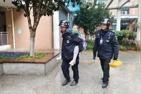 温暖接力！长沙校园里这一幕，刷屏！图片