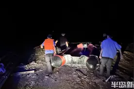 凌晨赶海算错时间，10人被困海中，民警火速救援图片