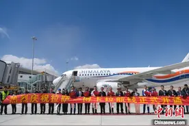 拉萨至尼泊尔博卡拉航线正式开通 两地民众“双向奔赴”图片