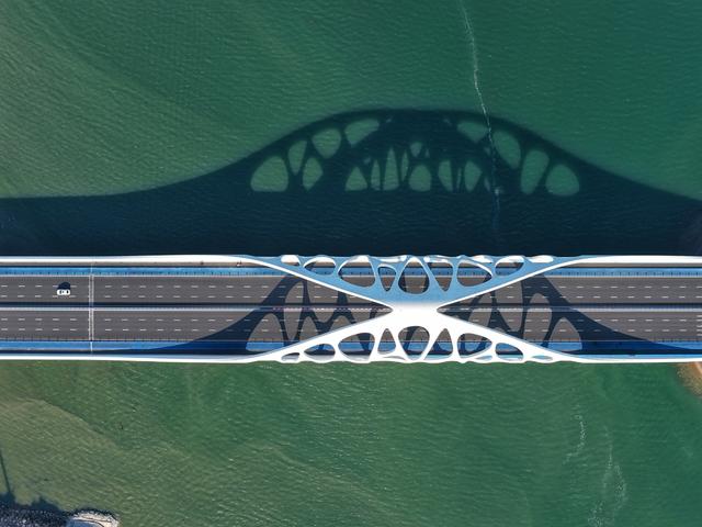 数智文旅 媒动山海丨来电影之都，寻找影视片段里的山海与老城