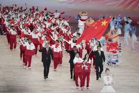 “中国红”入场，全场沸腾！图片