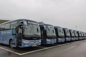 假期·出行 | 从江北机场直达核心商圈！机场快车“上线”40台应急运力保出行图片