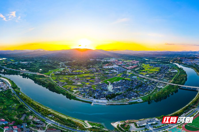 观潮的螃蟹丨一个古村改造的文旅样本