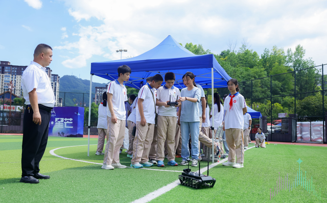 火箭发射、无人机试飞，江口三中学生沉浸式体验航天科普