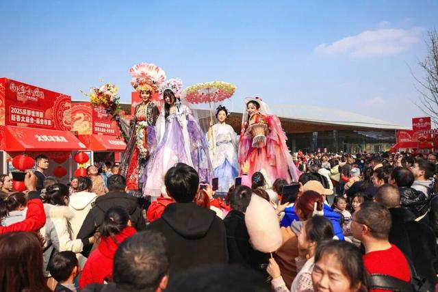 成都灯会集体官宣，期待值拉满~