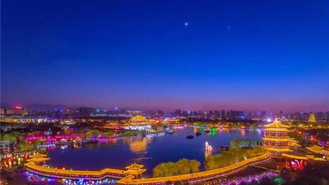 长安灯会的马多成“马”了！双园千灯万马，解锁马年最潮打开方式