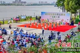 南京鼓楼区垃圾分类志愿者广场舞大赛开赛图片