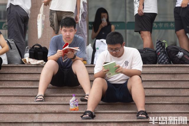 比景区更火！暑期青岛图书馆“一座难求”