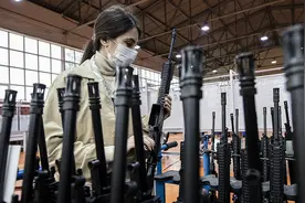 2023年全球百大武器制造商收入同比增长4.2%，美军火公司占了近一半图片