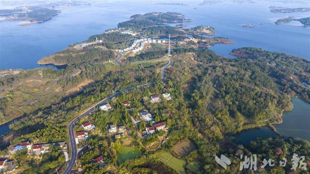 一线串景吸引千万游客 随州“心形”公路画圆