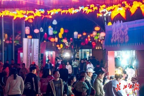 春节假期接待游客33万人次，甘露山文创城点燃“冰雪+”度假热潮