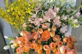 武汉大一女生在宿舍开花店：一个多月营业额超4000元，是创业的起点图片