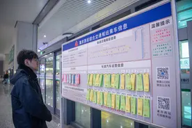 重庆西站多了新“岗位”：交通小贴士→图片