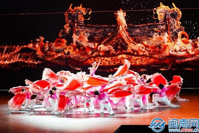 2025海丝泉州非遗时尚秀上演 千年非遗邂逅现代时尚