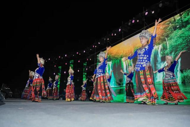 打铁花、烟火瀑布…一天就该这么过！