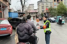 溆浦桥江镇：聚力交通执勤，守护返程“归心”之路图片