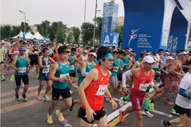 逐梦兰马 燃动全城 破赛会纪录！2024兰州马拉松激情开跑图片