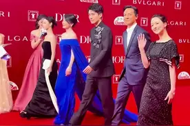 30秒｜电影《解密》刘昊然吴彦祖红毯同框，妥妥的颜值天花板！图片