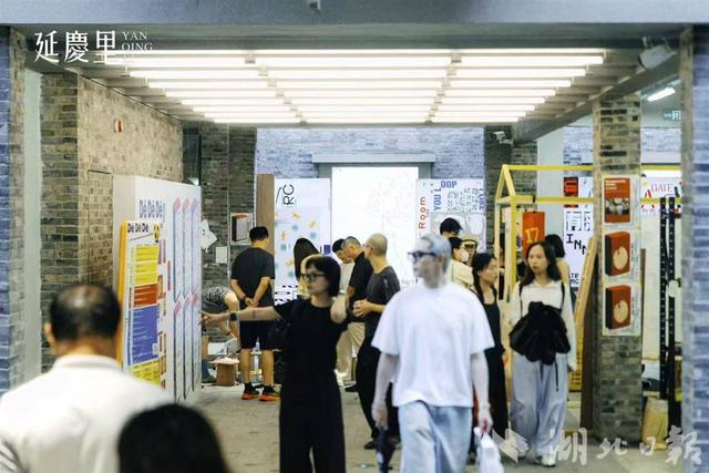 拍照出片、社交畅聊、历史可触，非标商业项目靠“好情绪”成假日流量担当