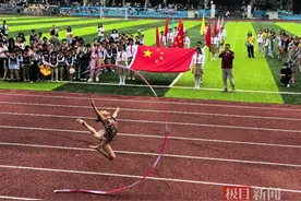 武汉小女生拿下国际艺术体操比赛冠亚军图片