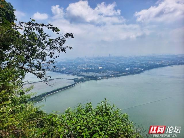 山水有相逢，城市有诗意——滇池与西山的对话