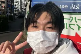 在日本徒步遇到野熊，乘坐公交游了12个国家，00后男生江夏的新挑战 | 旁白2024·面孔⑩图片