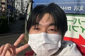 在日本徒步遇到野熊，乘坐公交游了12个国家，00后男生江夏的新挑战 | 旁白2024·面孔⑩图片